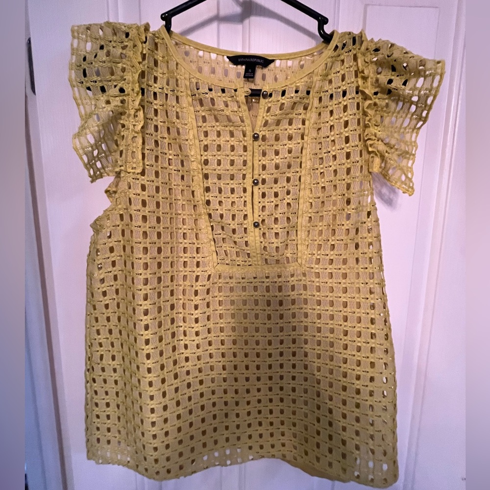 Banana Republic Adorable yellow top